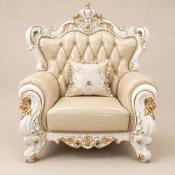 Ghế sofa đơn của bộ VERSALÉON, chụp chính diện. Ghế có lưng tựa cao hình vương miện, bọc da màu kem mềm mại và khung gỗ ch…