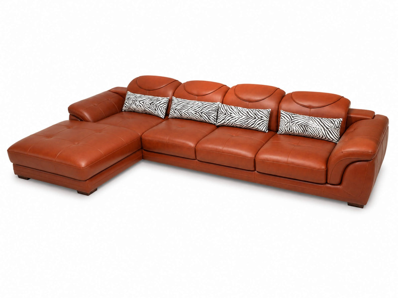 Toàn cảnh sofa góc chữ L màu nâu da bò được chụp trên nền trắng, làm nổi bật kiểu dáng hiện đại, các đường cong mềm mại củ…