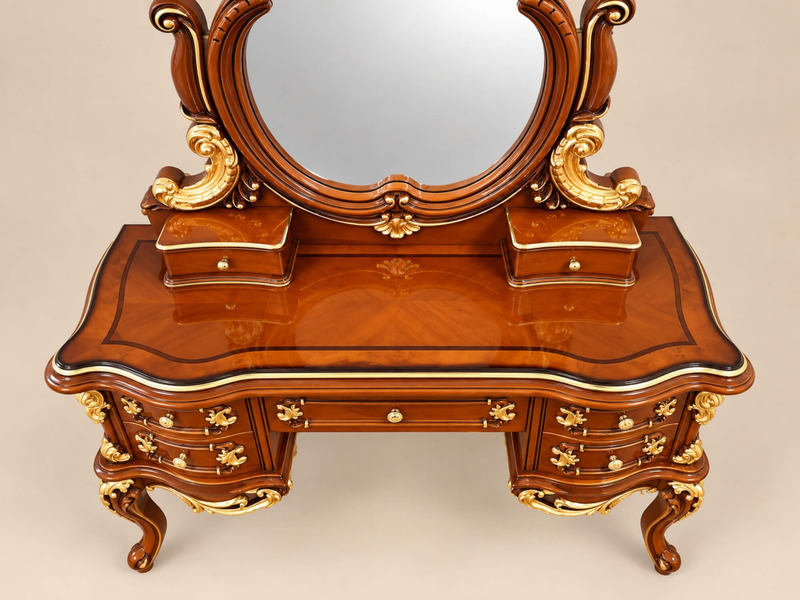 Cận cảnh mặt bàn phấn VERSAILLES và phần gương, tập trung vào các đường cong mềm mại của mặt bàn và khung gương. Các họa t…