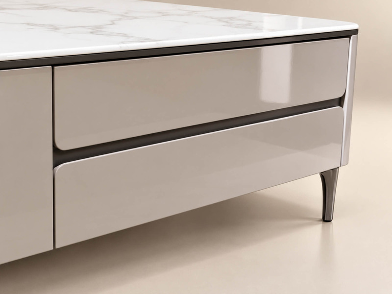 Cận cảnh phần thân và ngăn kéo của bàn trà ARLUNE BT8635, cho thấy rõ chất liệu khung gỗ MFC phủ sơn bóng màu be. Hai ngăn…