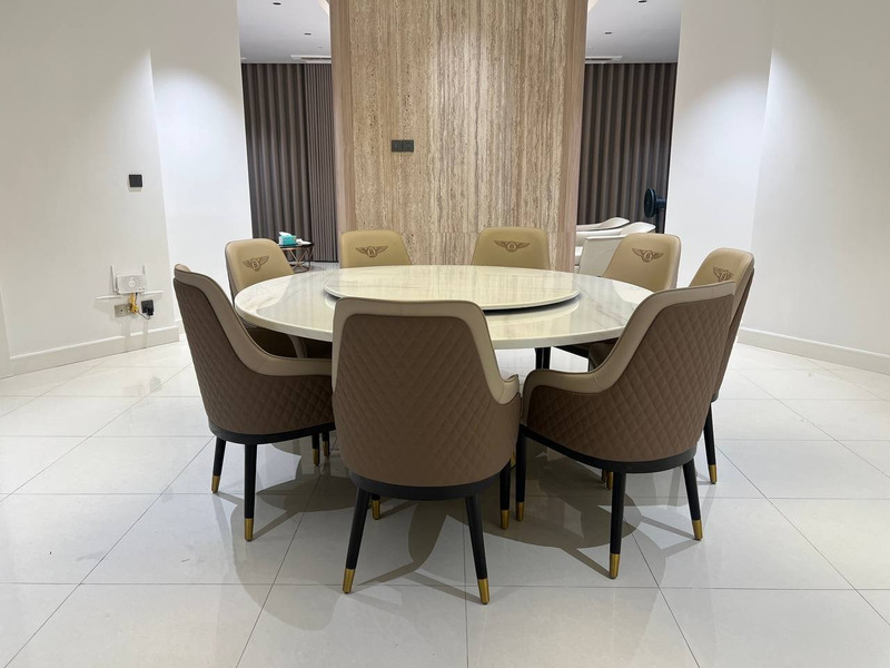 Bàn ăn tròn mặt đá có mâm xoay tại showroom – Nội Thất Gia Khánh