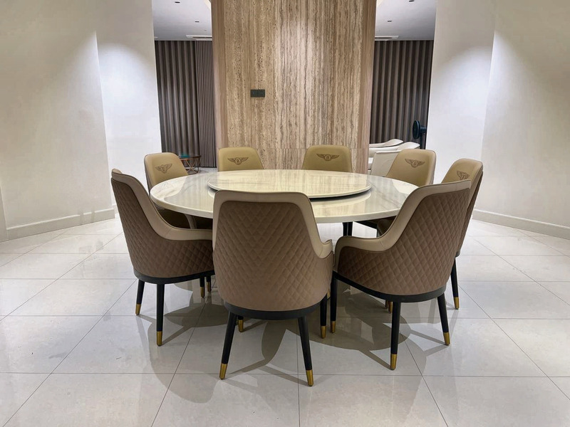 Bàn ăn tròn mặt đá có mâm xoay tại showroom – Nội Thất Gia Khánh