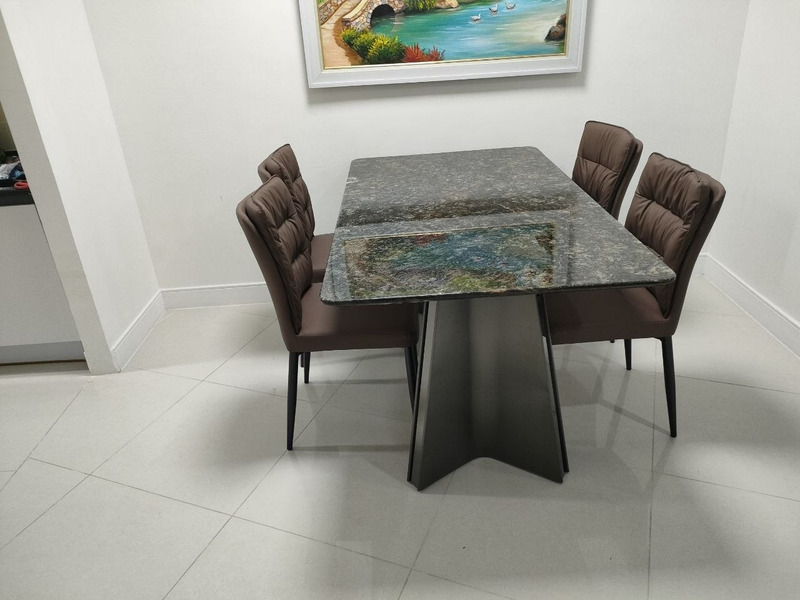 Bàn ăn mặt đá granite chân sắt chữ X tại nhà khách hàng – Nội Thất Gia Khánh