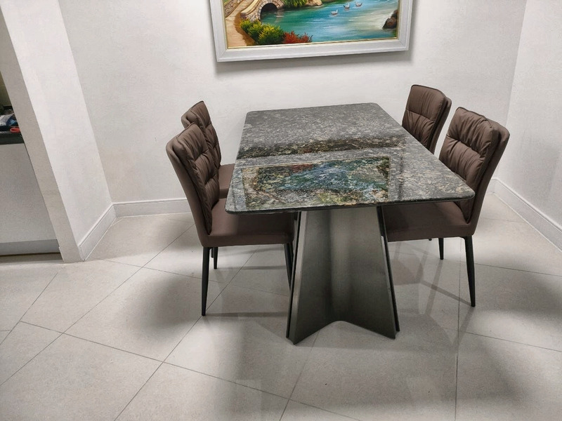 Bàn ăn mặt đá granite chân sắt chữ X tại nhà khách hàng – Nội Thất Gia Khánh