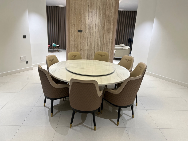 Bàn ăn tròn mặt đá 8 ghế tại showroom – Nội Thất Gia Khánh
