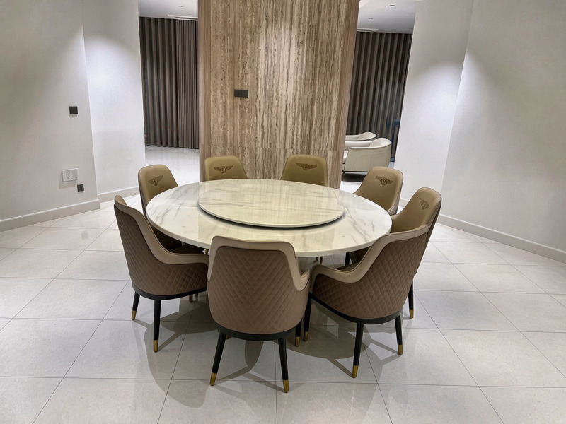 Bàn ăn tròn mặt đá 8 ghế tại showroom – Nội Thất Gia Khánh