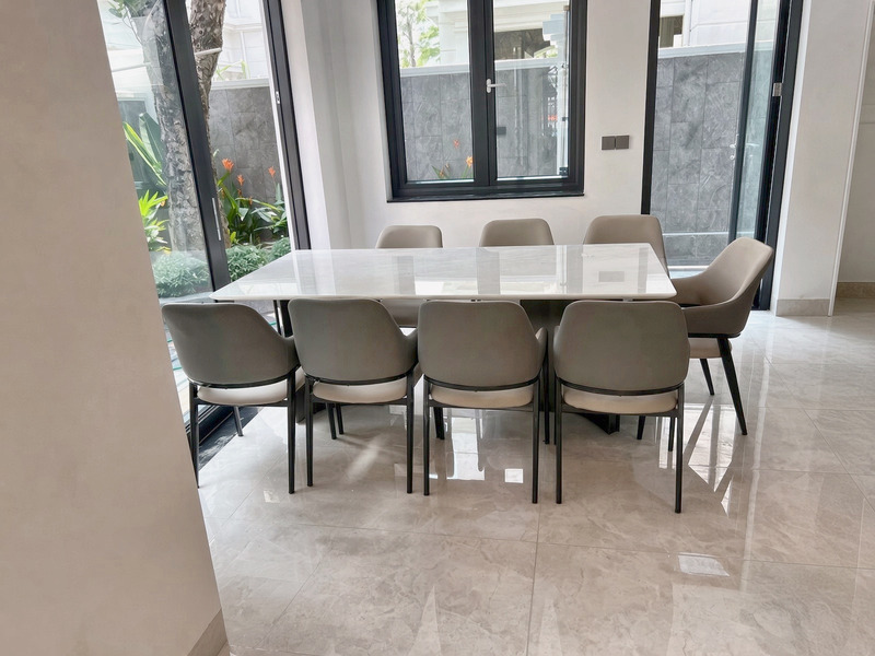 Bàn ăn 8 ghế mặt đá trắng chân sắt đen tại nhà khách hàng – Nội Thất Gia Khánh