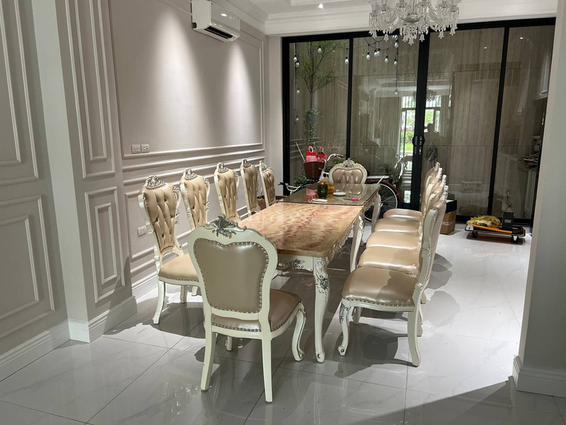 Bộ bàn ăn 10 ghế tân cổ điển mặt đá tại nhà khách hàng – Nội Thất Gia Khánh