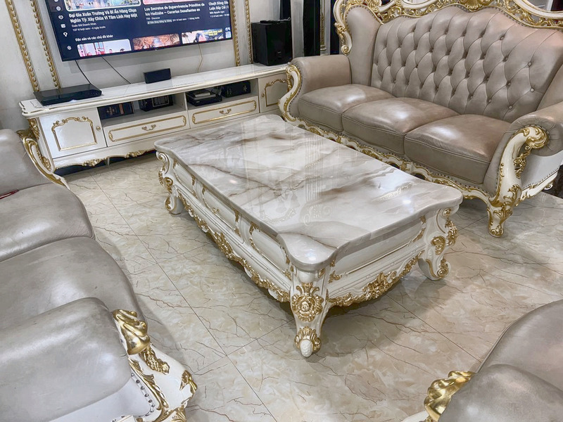 Bàn trà mặt đá chạm khắc gỗ dát vàng phong cách tân cổ điển tại nhà khách hàng – Nội Thất Gia Khánh