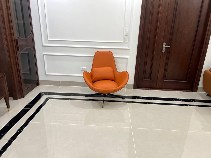 Ghế thư giãn xoay tựa cao dáng cánh bướm tại showroom – Nội Thất Gia Khánh