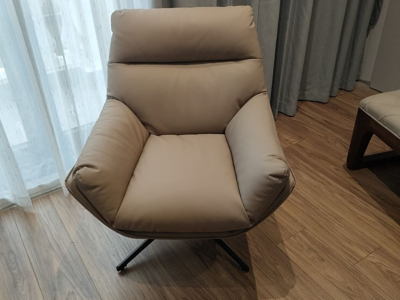Ghế thư giãn bọc da lưng cao tại showroom – Nội Thất Gia Khánh