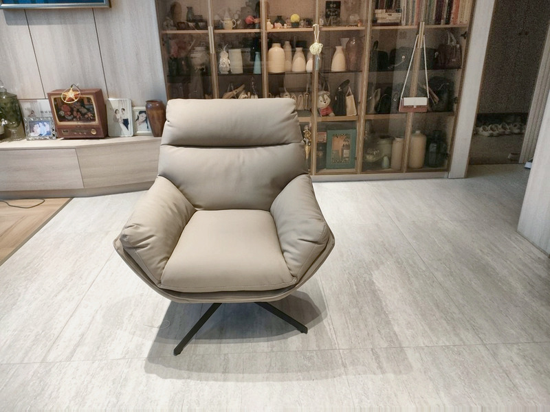 Ghế thư giãn đơn bọc da chân sắt chữ X tại nhà khách hàng – Nội Thất Gia Khánh