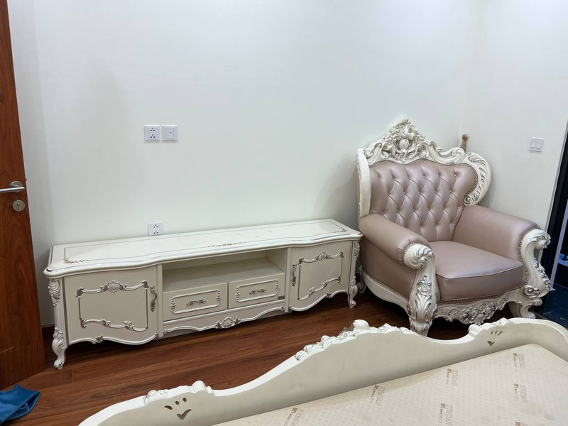 Ghế thư giãn tân cổ điển bọc da hồng phấn chạm khắc viền bạc tại nhà khách hàng – Nội Thất Gia Khánh