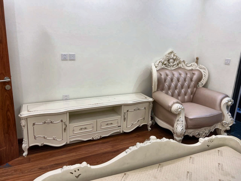 Ghế thư giãn tân cổ điển bọc da hồng phấn chạm khắc viền bạc tại nhà khách hàng – Nội Thất Gia Khánh