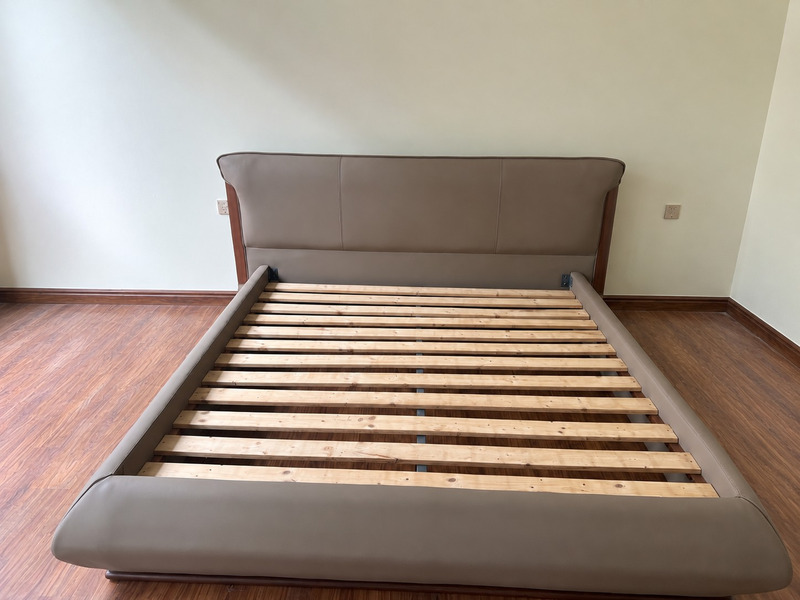 Giường bọc da đầu giường bo cong khung gỗ tại nhà khách hàng – Nội Thất Gia Khánh