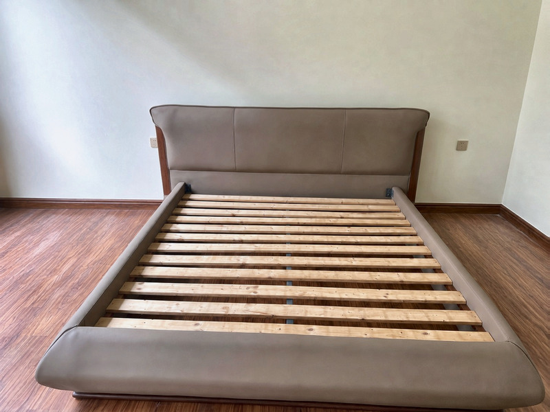 Giường bọc da đầu giường bo cong khung gỗ tại nhà khách hàng – Nội Thất Gia Khánh