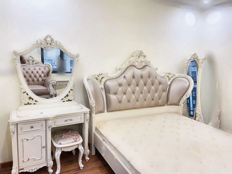Giường tân cổ điển đầu giường bọc da chần khuy kim cương tại nhà khách hàng – Nội Thất Gia Khánh