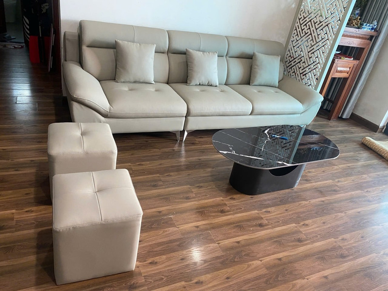 Sofa văng da 3 chỗ kèm 2 ghế đôn vuông tại nhà khách hàng – Nội Thất Gia Khánh