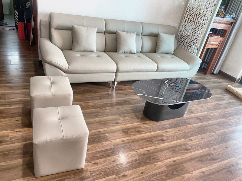 Sofa văng da 3 chỗ kèm 2 ghế đôn vuông tại nhà khách hàng – Nội Thất Gia Khánh