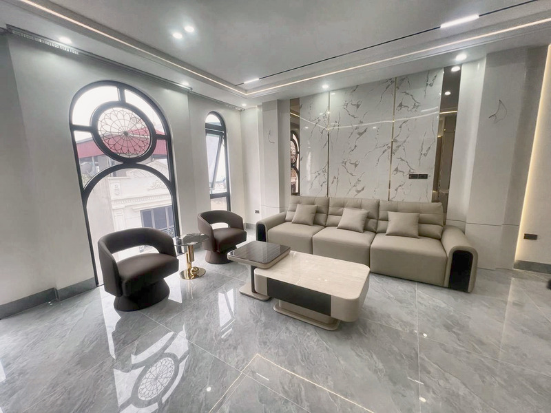 Sofa văng 3 chỗ da kem kèm 2 ghế bành xoay da đen tại nhà khách hàng – Nội Thất Gia Khánh