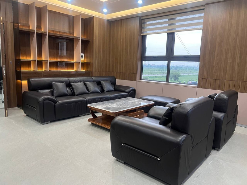 Sofa văng da đen 3 chỗ liền khối kết hợp ghế thư giãn rời cùng bộ tại nhà khách hàng – Nội Thất Gia Khánh