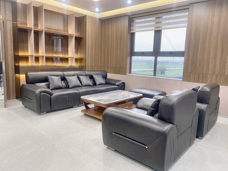 Sofa văng da đen 3 chỗ liền khối kết hợp ghế thư giãn rời cùng bộ tại nhà khách hàng – Nội Thất Gia Khánh