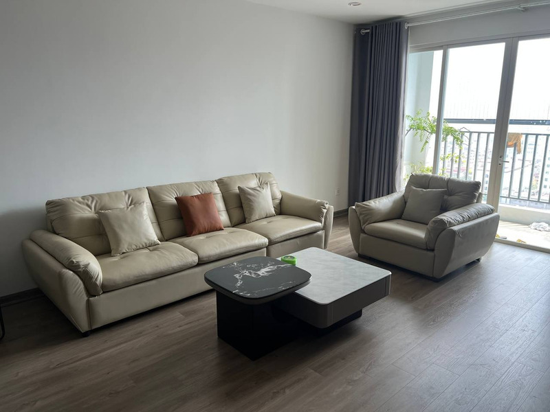 Sofa văng 3 chỗ da màu kem tại nhà khách hàng – Nội Thất Gia Khánh
