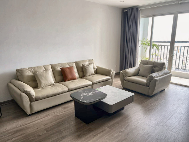 Sofa văng 3 chỗ da màu kem tại nhà khách hàng – Nội Thất Gia Khánh