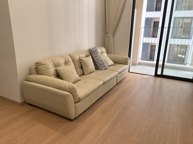 Sofa văng liền khối bọc da màu kem tại nhà khách hàng – Nội Thất Gia Khánh