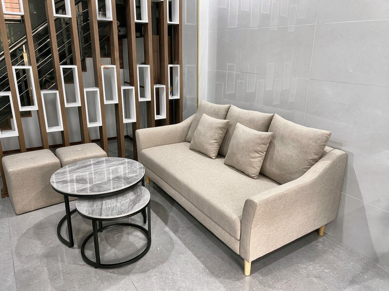 Sofa văng 3 chỗ vải bo cong tại showroom – Nội Thất Gia Khánh