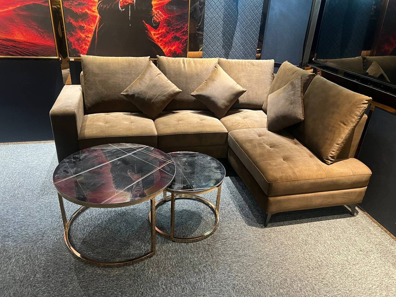 Sofa góc nỉ nhung màu nâu bọc nệm rời tại showroom – Nội Thất Gia Khánh