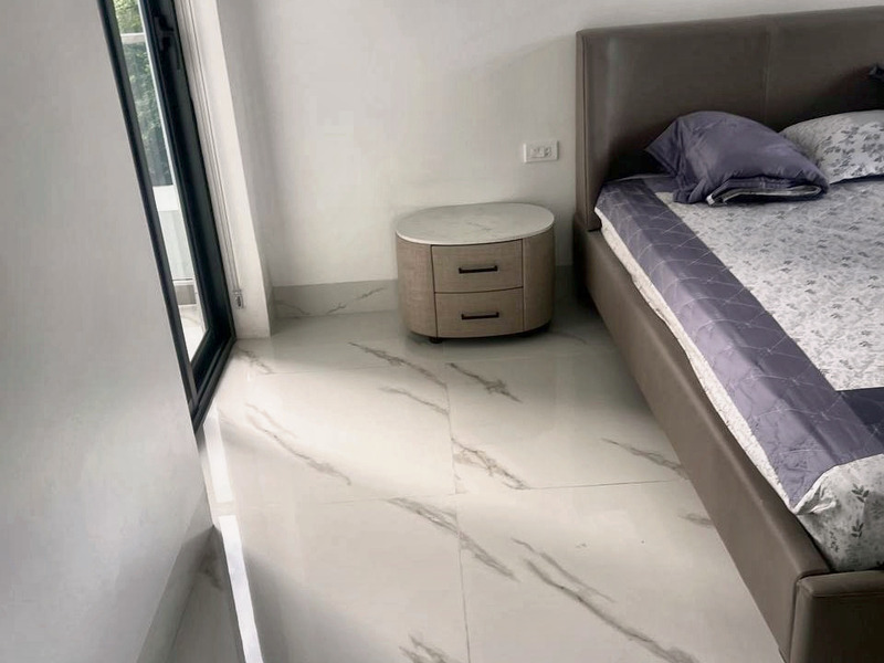 Tủ đầu giường tròn mặt đá 2 ngăn kéo tại nhà khách hàng – Nội Thất Gia Khánh