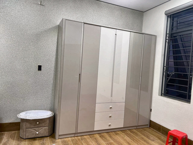 Tủ quần áo 6 cánh bóng gương phối màu ghi tại nhà khách hàng – Nội Thất Gia Khánh