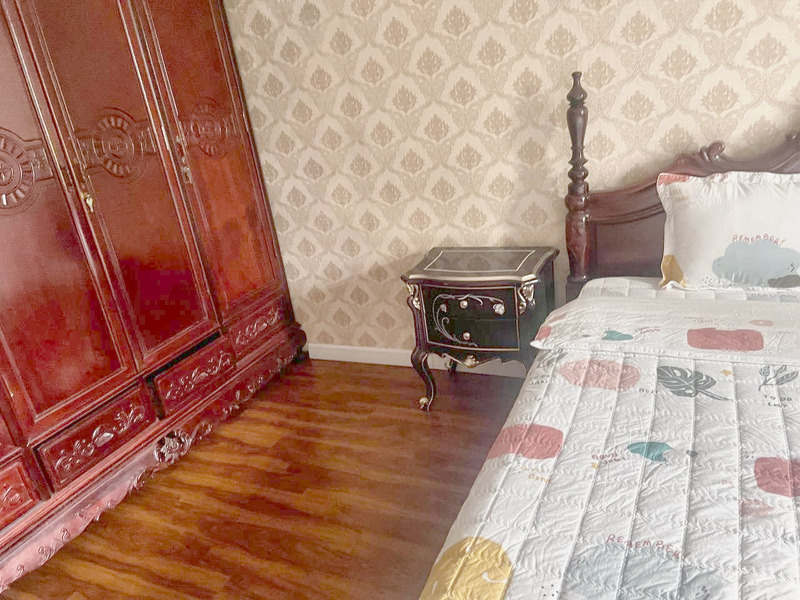 Tủ quần áo 4 cánh gỗ đỏ chạm khắc hoa văn tân cổ điển tại nhà khách hàng – Nội Thất Gia Khánh